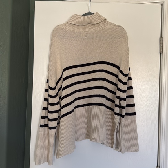 Gap 24/7 Split-Hem Turtleneck Sweater - Picture 3 of 4